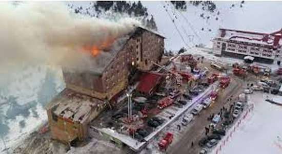 Люди загинули на гірськолижному курорті Карталкая в Туреччині: у готелі сталася пожежа