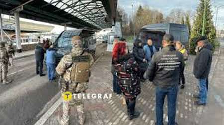 На кордоні затримали жінку, яка вербувала українок для сексуальної експлуатації за кордоном,— ДПСУ
