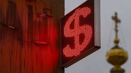 Надходження доларів до Росії впали до рівня 1990 років