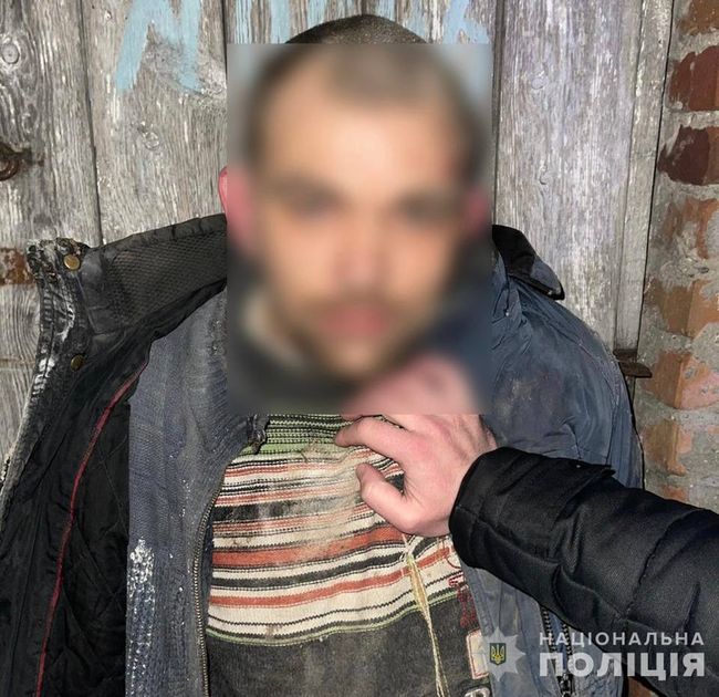 Вдарив сокирою і добивав лопатою