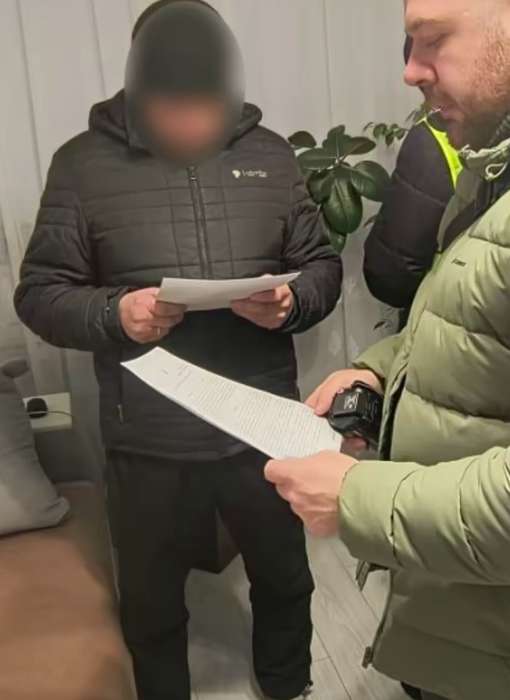 Правоохоронці у Дніпропетровській області викрили групу військовослужбовців, які за гроші допомагали дезертирувати