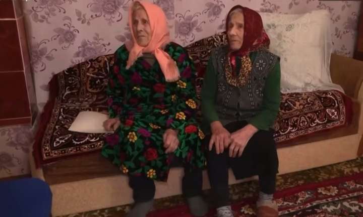 Бабусі-близнючки, яким по 97 років, проживають у Заліссі Старокостянтинівської громади (відео)