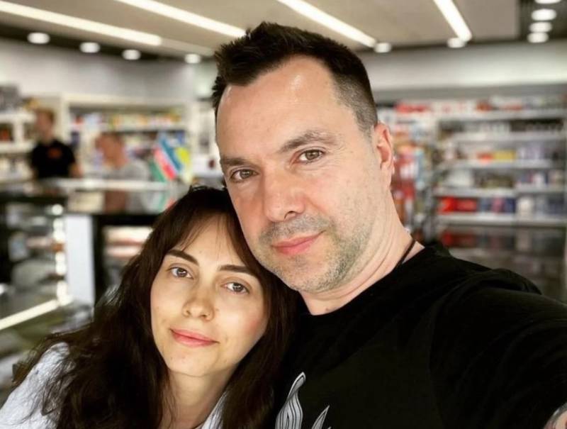 Олексій Арестович розлучається з дружиною через майже 10 років шлюбу