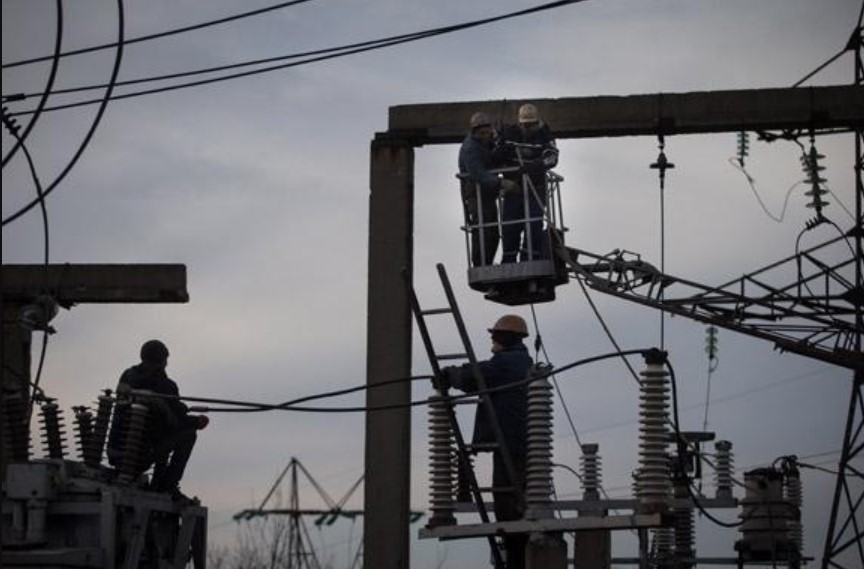 Аварійні відключення світла ввели у 8 областях