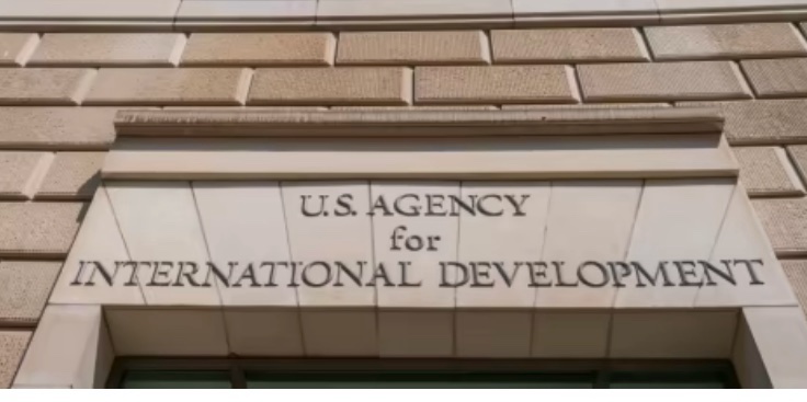 Сотню співробітників USAID відправили у “відпустку”, а Маск заявив, що агентству “час померти” – Reuters