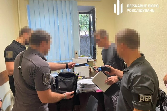 Двоє ментів вкрали у покійного пенсіонера майже 800 тис.