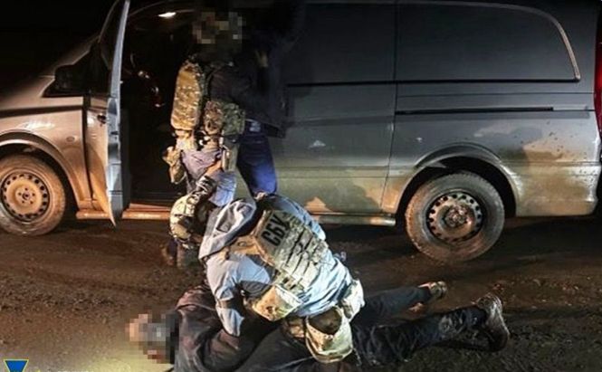 Налагоджували трафік нелегальної зброї 15 ділків