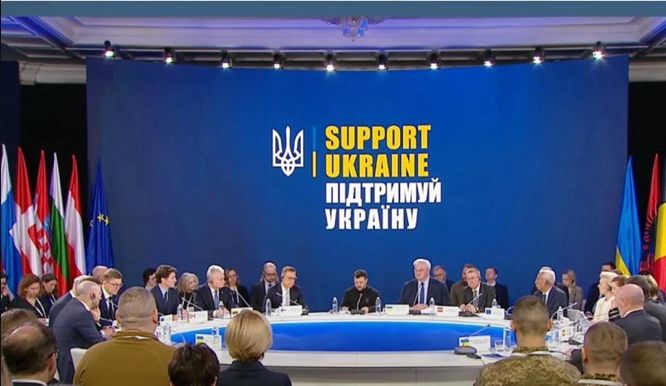 Угода щодо корисних копалин між США та Україною включає пункт, в якому Вашингтон висловлює свою відданість довгостроковому миру в Україні, — Bloomberg