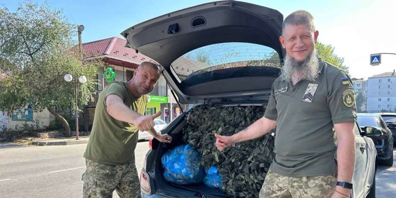 Стрижавська громада передає маскувальні сітки для ЗСУ