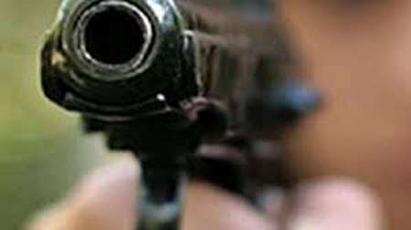 Стріляв у неповнолітнього, його матір та вітчима