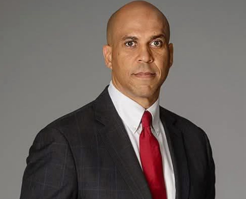 Сенатор-демократ Корі Букер чудово написав учора у себе в твіттері: