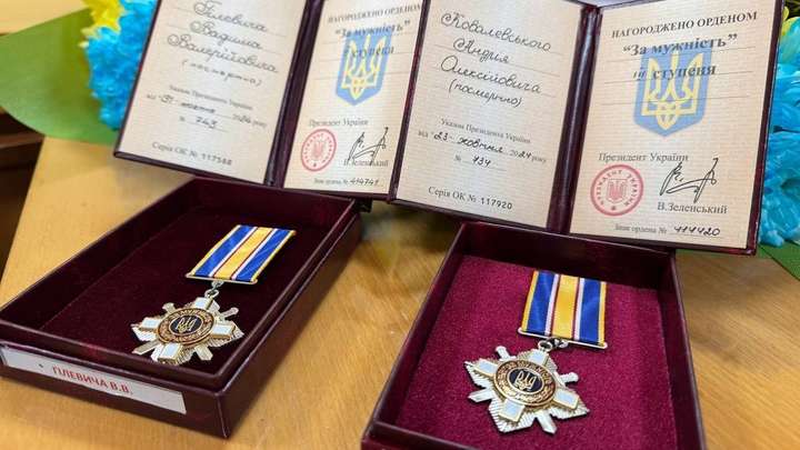 Двох захисників з Хмельниччини посмертно нагородили державними відзнаками