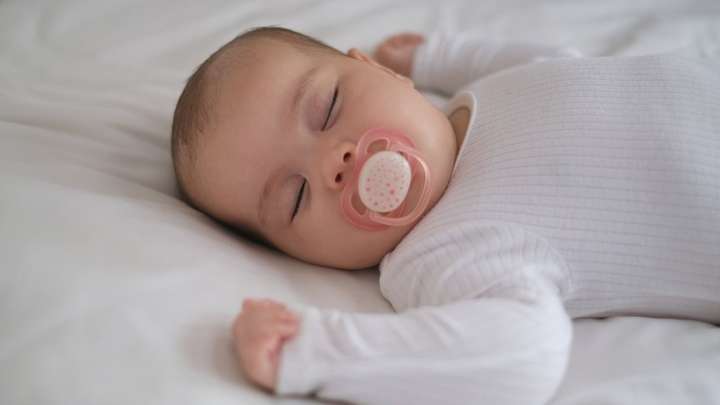 Немовля потрапило до реанімації через голод