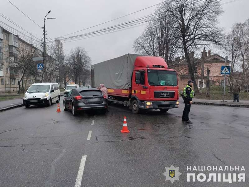 У Вінниці жінку збила вантажівка, а потім переїхав легковик
