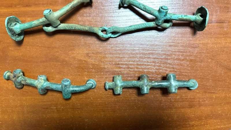 Намагався продати артефакти