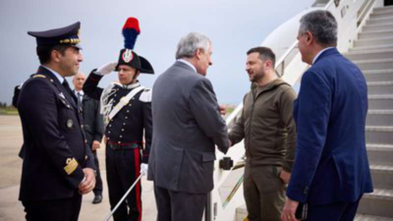 Зеленський прибув до Рима на прощання з Папою Римським (ОНОВЛЕНО)