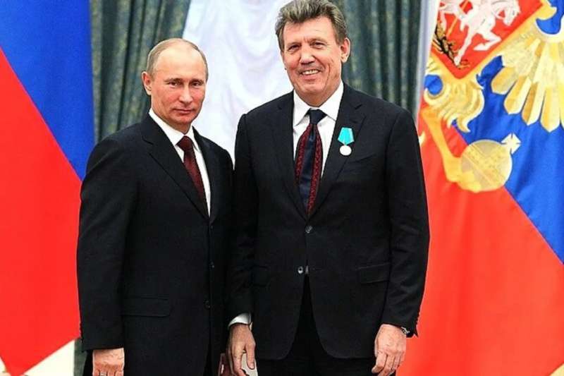 Пенсію Ківалова зменшили в рази