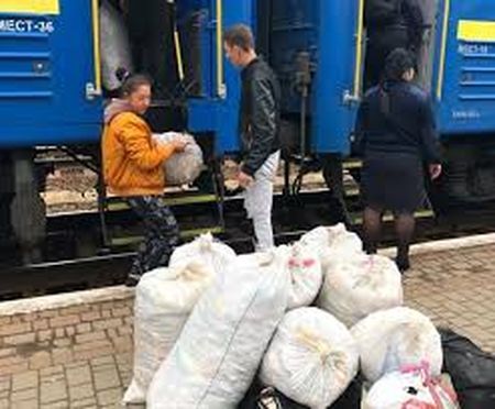 Ось що було далі із солодощами залишеними на могилах в поминальну неділю