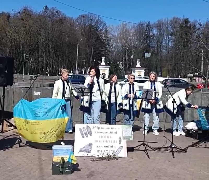 Якушинецький колектив “Вербиченька,”керівник і соліст, пані Валентина