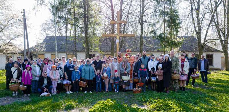 Весняний день в Іванівському монастирі