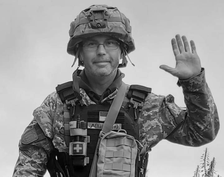 Після поранення на фронті помер військовий та медійник Петро Черних