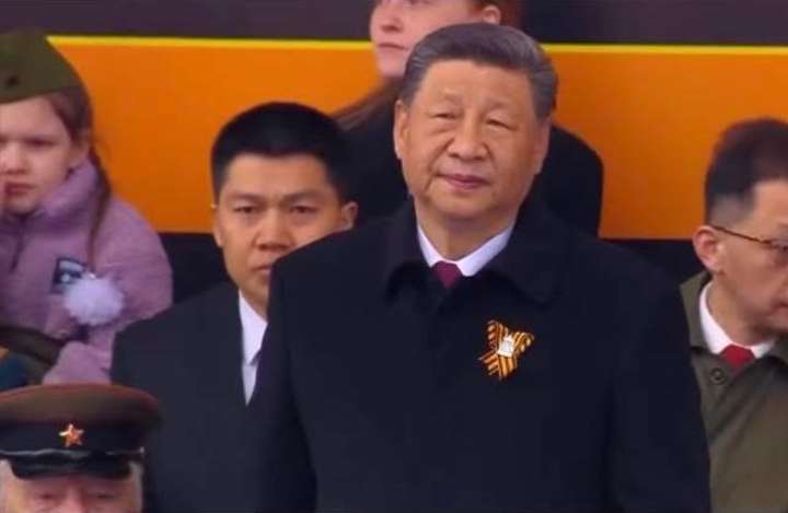 Подивився парад 9 травня в Москві. Ну, це той, де марширують китайці, а Сі Цзіньпін сидить з кислим обличчям