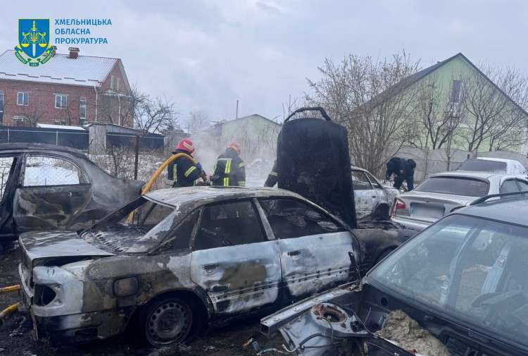 З помсти спалив чотири автівки