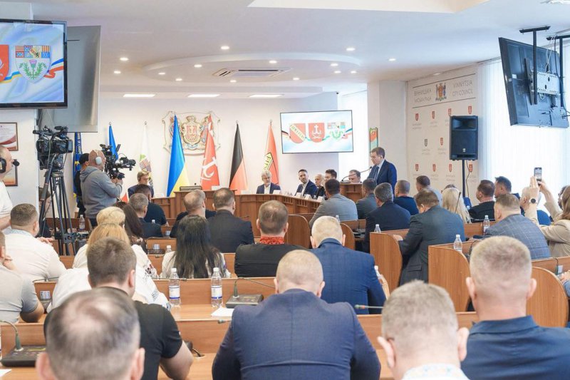 Міські голови міст-побратимів з Франції та Німеччини приїхали у Вінницю