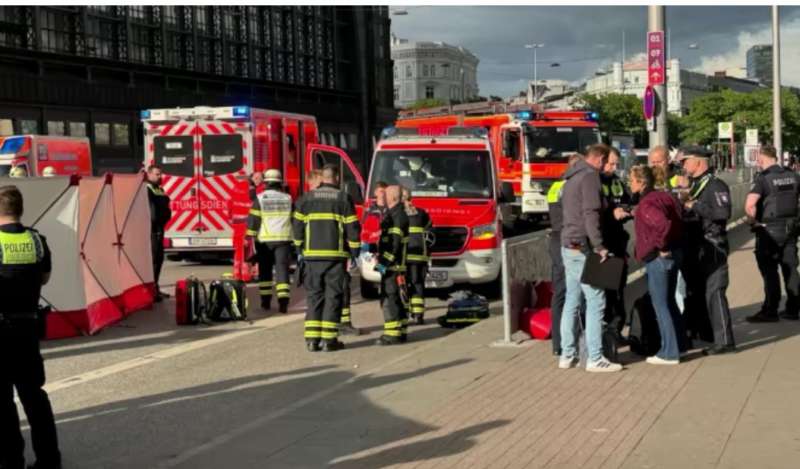 У Гамбурзі напад з ножем вчинила 39-річна жінка, постраждали 12 людей