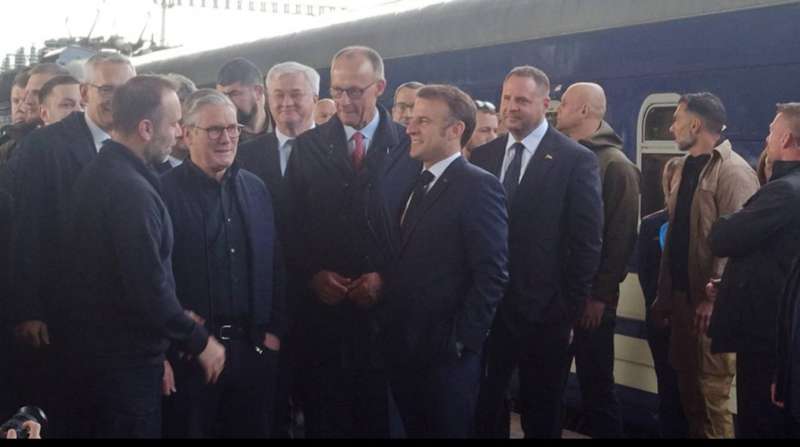 До Києва для зустрічі “коаліції рішучих” прибули Макрон, Стармер і Мерц