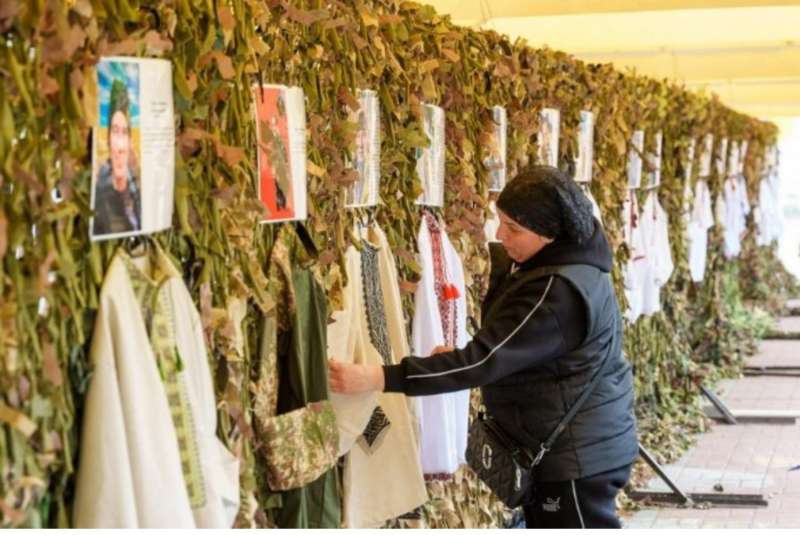 У Вінниці відкрили виставку вишиванок полеглих Героїв