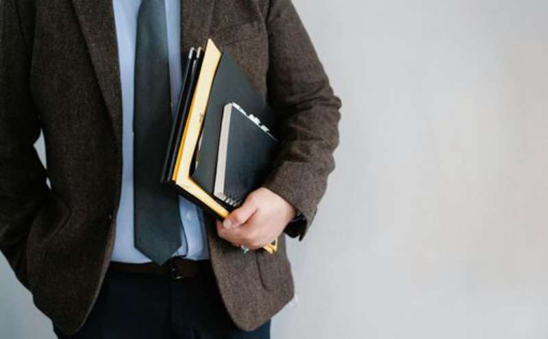 В Україні зростає штат держслужбовців