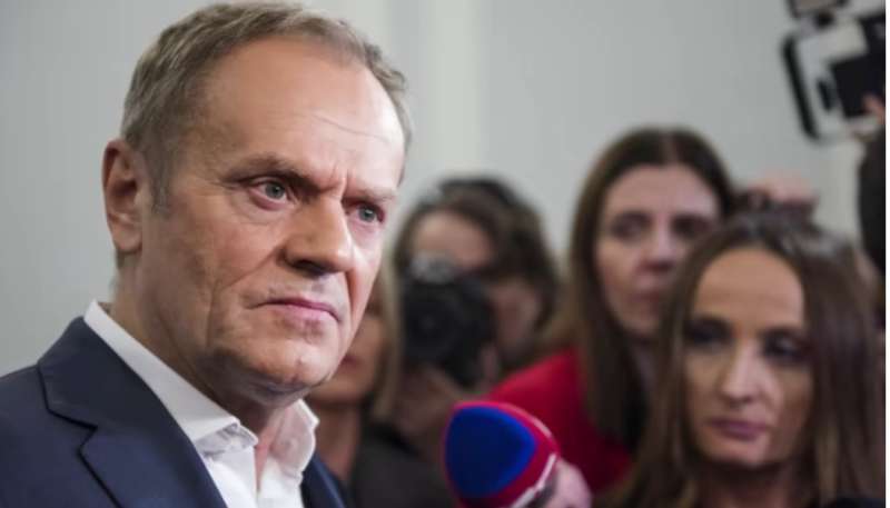 Польський прем’єр після розмови з Трампом чекає на “дуже важкі дні”