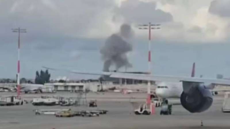 Ракета влучила в аеропорт у Тель-Авіві