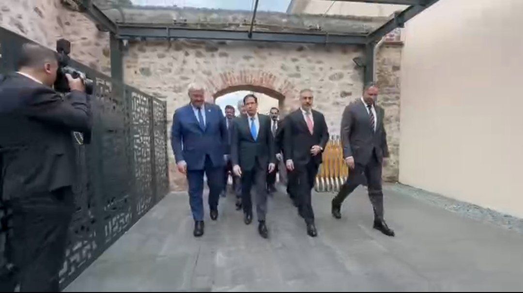 В Стамбулі розпочинаються тристоронні переговори