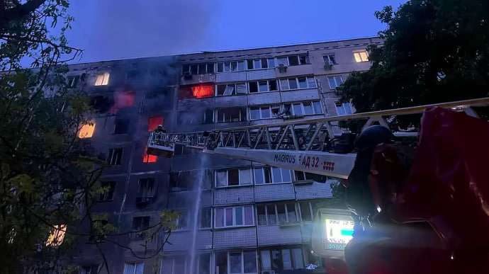 І після цього вони хочуть парадного “перемир’я”? Росіяни атакували Україну 4 ракетами і 142 дронами