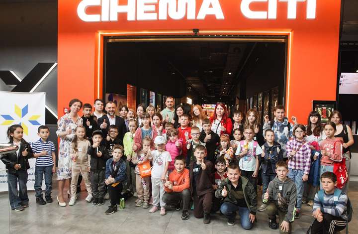 Вінницька міська рада організувала похід для діток у кінотеатр