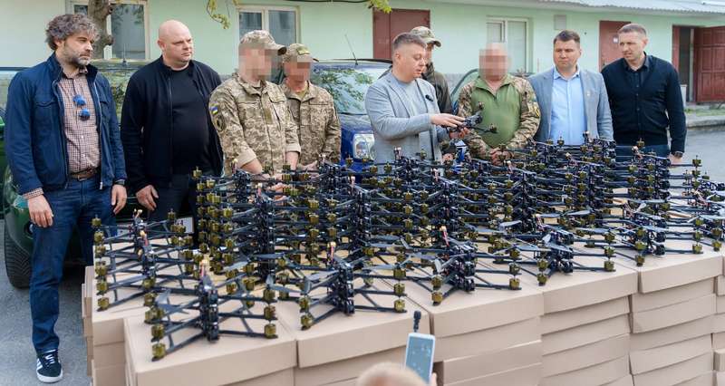 Команда Вінницької міської ради та Міжрегіонального координаційного гуманітарного штабу передала спецтехніку 22-й ОМБр 