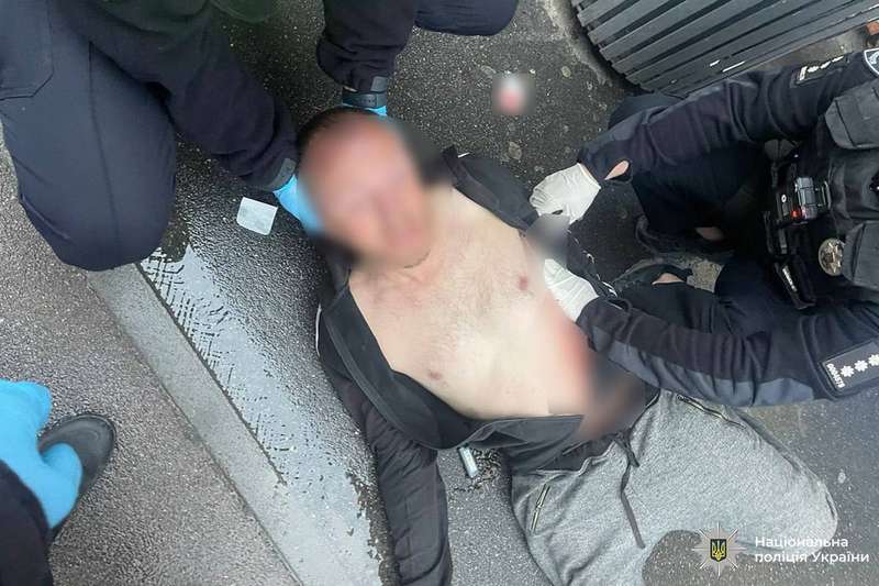 У Вінниці під час сварки чоловік вдарив перехожого ножем у живіт