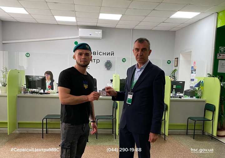 Боєць «Азовсталі» Віталій після полону відновив водійські права