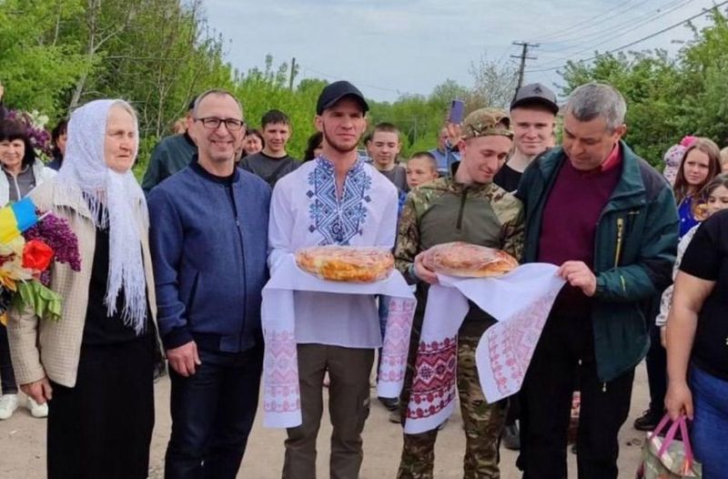 У Щасливій зустрічали звільненого з полону морпіха Сергія