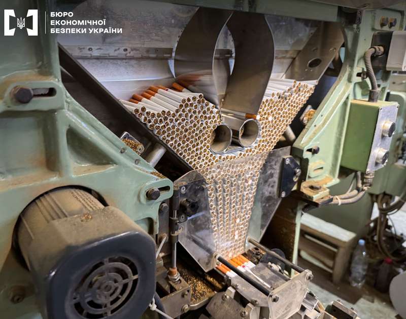 Правоохоронці ліквідували підпільне виробництво сигарет родичів нардепа України