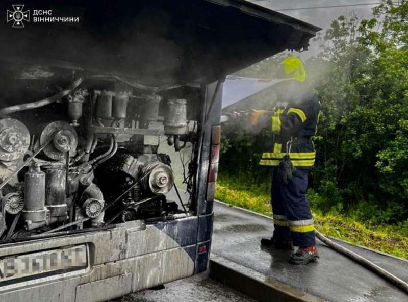 Загорівся автобус на трасі у Тульчинській громаді