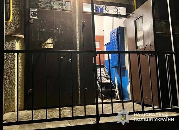 Жінка втопила доньку та стрибнула з п’ятого поверху