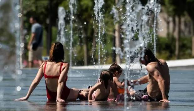 Аномальна спека охопила Європу: що відомо