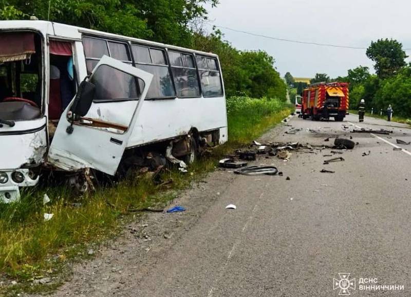 Пасажирський автобус потрапив у ДТП на Вінниччині