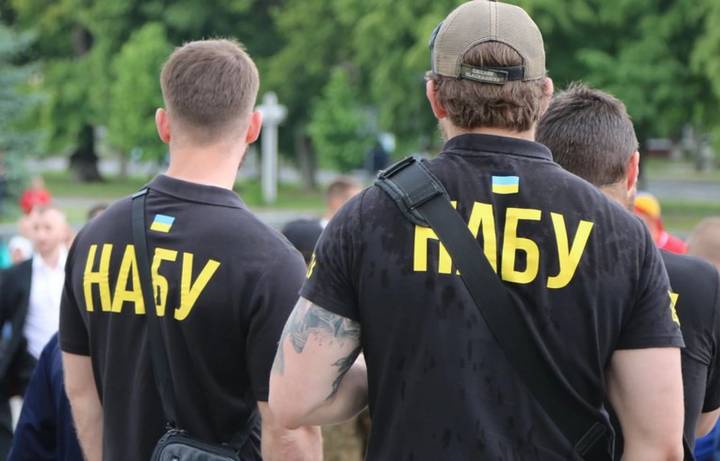 Детектив БЕБ і слідчий поліції вимагали хабаря