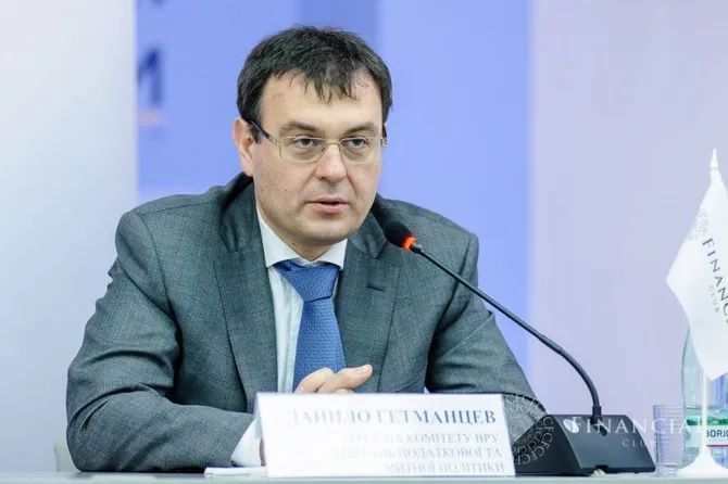 Нардеп Гетманцев спокійний за своїх родичів: Дружина – у Франції, теща – в Росії