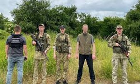 Біля кордону з Словаччиною затримали трьох юнаків