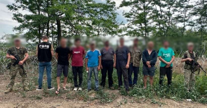 На Одещині вісім чоловіків намагались перетнути кордон